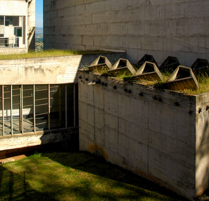 Комплекс монастыря Sainte Marie de La Tourette, Eveux-sur-l'Arbresle, Франция. 1953-1960